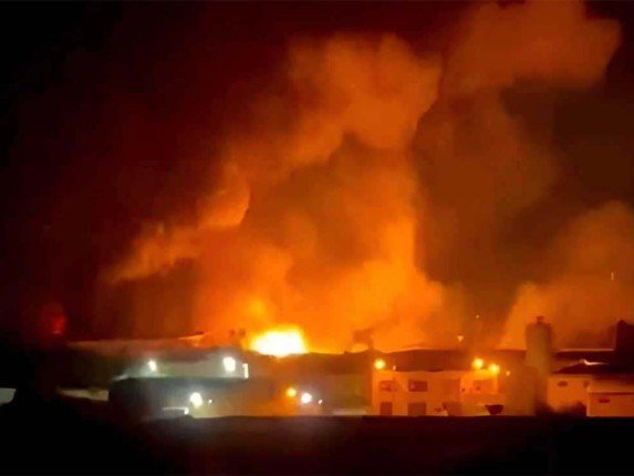 إصابة 16 شخصا إثر انفجار مخزن ذخيرة في مصراتة الليبية إصابة 16 شخصا إثر انفجار مخزن ذخيرة في مصراتة الليبية