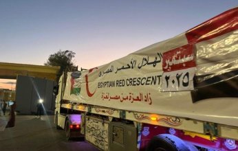 الهلال الأحمر المصري: 2800 طن مساعدات إنسانية وبترولية بقافلة «زاد العزة» إلى غزة