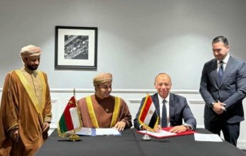 مصر وسلطنة عمان توقعان مذكرة تفاهم لتعزيز التعاون بمجال الطيران المدني