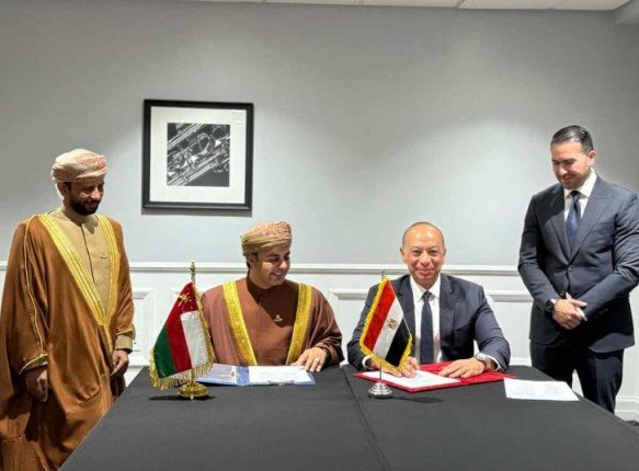 مصر وسلطنة عمان توقعان مذكرة تفاهم لتعزيز التعاون بمجال الطيران المدني مصر وسلطنة عمان توقعان مذكرة تفاهم لتعزيز التعاون بمجال الطيران المدني