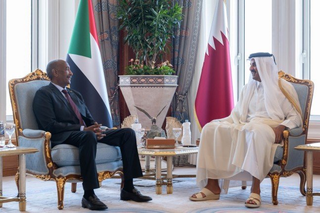 أمير قطر يبحث مع رئيس مجلس السيادة الانتقالي السوداني مستجدات الأوضاع الإقليمية أمير قطر يبحث مع رئيس مجلس السيادة الانتقالي السوداني مستجدات الأوضاع الإقليمية
