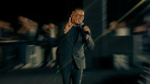 عمرو دياب يتألق في حفل بسفح الأهرامات عمرو دياب يتألق في حفل بسفح الأهرامات