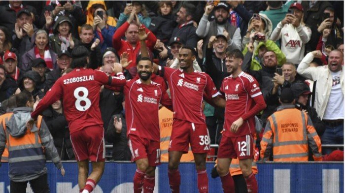 ليفربول يعبر إيفرتون ويتصدر الدوري الإنجليزي بالعلامة الكاملة ليفربول يعبر إيفرتون ويتصدر الدوري الإنجليزي بالعلامة الكاملة