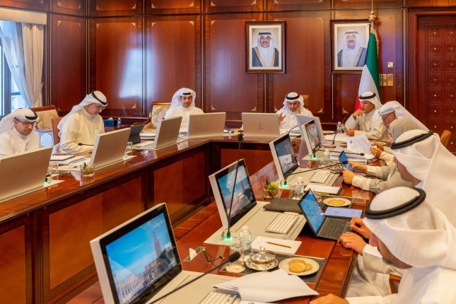 وزير العدل الكويتي: اللجنة القانونية الوزارية بحثت عددا من مشروعات مراسيم بقوانين تمهيدا لرفع التوصية بشأنها لمجلس الوزراء وزير العدل الكويتي: اللجنة القانونية الوزارية بحثت عددا من مشروعات مراسيم بقوانين تمهيدا لرفع التوصية بشأنها لمجلس الوزراء
