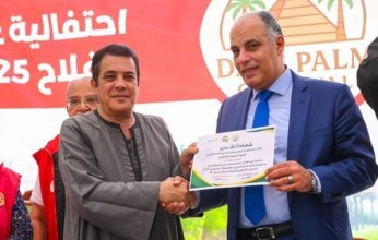 تكريم نقيب الفلاحين الحاج محمد العقاري في كرنفال النخيل بسقارة تقديرا لدوره الوطني