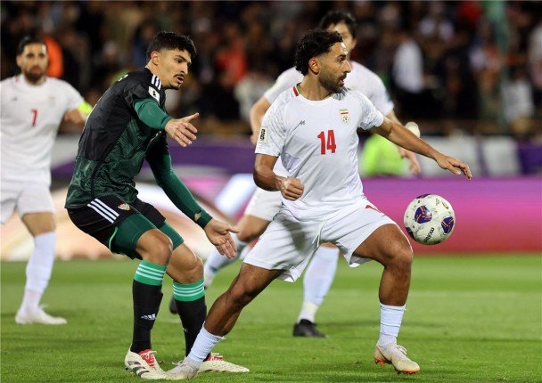 مواجهة قوية.. شاهد بث مباشر لمباراة الإمارات وإيران في تصفيات كأس آسيا مواجهة قوية.. شاهد بث مباشر لمباراة الإمارات وإيران في تصفيات كأس آسيا