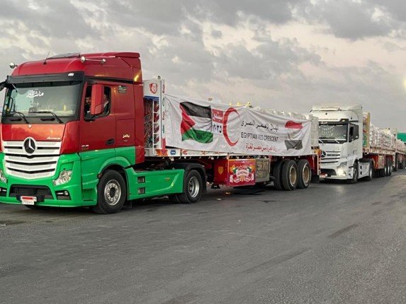 الهلال الأحمر المصري: 2500 طن مساعدات عبر قافلة «زاد العزة» الـ 34 إلى غزة الهلال الأحمر المصري: 2500 طن مساعدات عبر قافلة «زاد العزة» الـ 34 إلى غزة