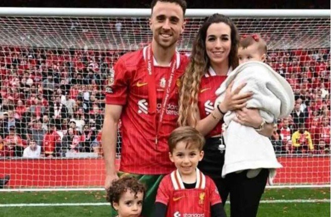 موقف إنساني.. ليفربول يمنح عائلة جوتا باقي عقده بالكامل موقف إنساني.. ليفربول يمنح عائلة جوتا باقي عقده بالكامل