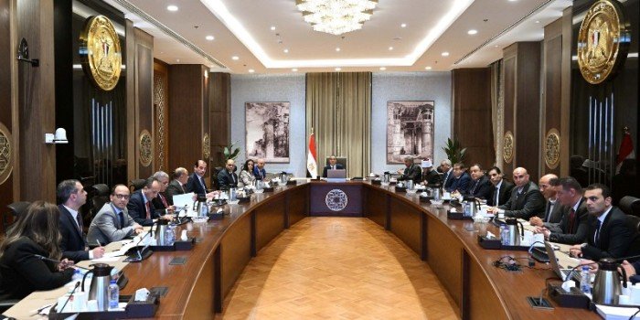 رئيس الوزراء: نستهدف الاستعداد الجيد لتقديم أفضل الخدمات للحجاج المصريين خلال موسم الحج القادم رئيس الوزراء: نستهدف الاستعداد الجيد لتقديم أفضل الخدمات للحجاج المصريين خلال موسم الحج القادم