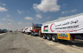 الهلال الأحمر المصري: 2500 طن مساعدات غذائية وطبية عبر قافلة «زاد العزة» الـ 35 إلى غزة