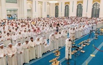 مساجد الكويت تؤدي صلاة الخسوف عملا بالسنة النبوية (صور)