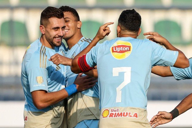 بثلاثية.. الأهلي يفلت من كمين حرس الحدود بدورى نايل بثلاثية.. الأهلي يفلت من كمين حرس الحدود بدورى نايل