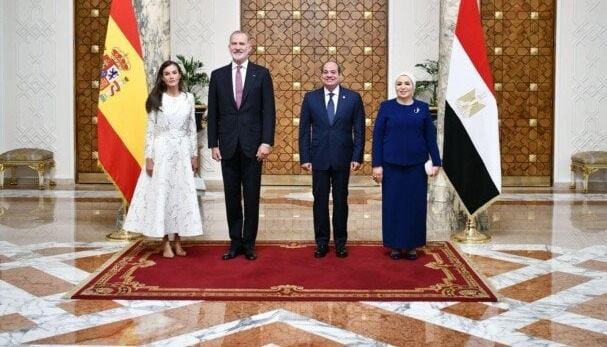 الرئيس السيسي وقرينته يقيمان مأدبة عشاء بمنطقة الهرم على شرف ملك وملكة إسبانيا الرئيس السيسي وقرينته يقيمان مأدبة عشاء بمنطقة الهرم على شرف ملك وملكة إسبانيا