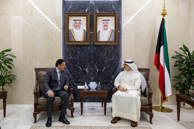 الكويت والأردن تبحثان سبل تعزيز العلاقات الثنائية بين البلدين الكويت والأردن تبحثان سبل تعزيز العلاقات الثنائية بين البلدين