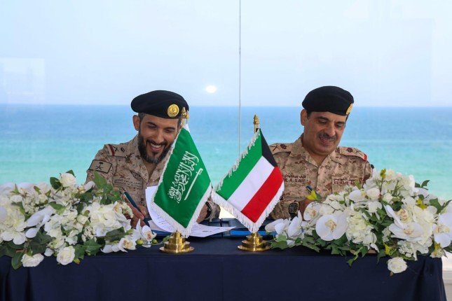 الكويت تستضيف الاجتماع التنسيقي الثاني الكويتي - السعودي لتعزيز التعاون والتنسيق في مجال العمليات البحرية الكويت تستضيف الاجتماع التنسيقي الثاني الكويتي - السعودي لتعزيز التعاون والتنسيق في مجال العمليات البحرية