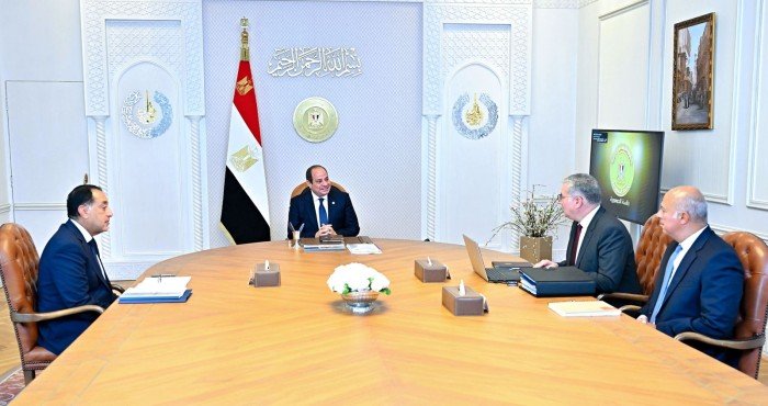 مصر.. الرئيس السيسي يوجه بمواصلة تطوير آبار البترول الجديدة المكتشفة وإدراجها ضمن خريطة الإنتاج مصر.. الرئيس السيسي يوجه بمواصلة تطوير آبار البترول الجديدة المكتشفة وإدراجها ضمن خريطة الإنتاج