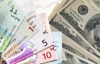 الدولار الأمريكي يرتفع إلى 0.305 دينار كويتي واليورو ينخفض إلى 0.357 ديناراً