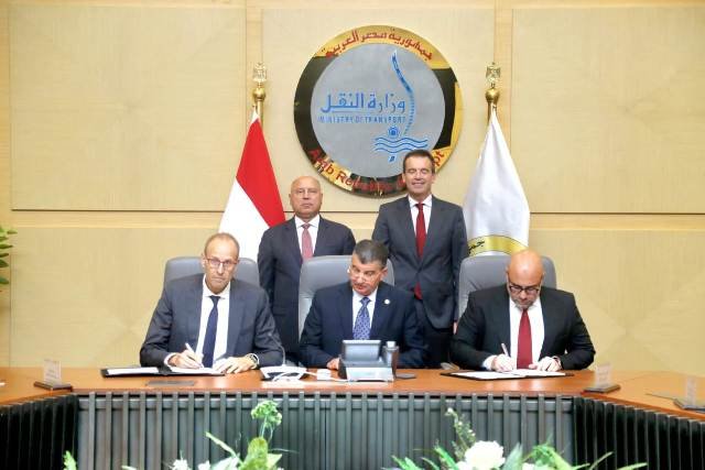 وزير الصناعة شهد توقيع عقود التعاون المصري ـ الإسباني لتطوير وصيانة قطارات مترو الأنفاق وزير الصناعة شهد توقيع عقود التعاون المصري ـ الإسباني لتطوير وصيانة قطارات مترو الأنفاق
