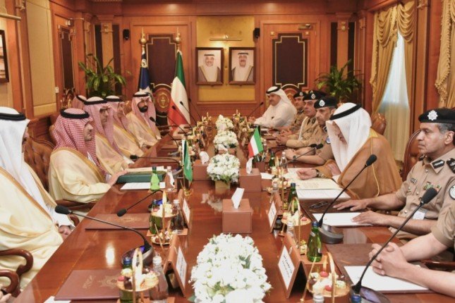 مباحثات بين الكويت والسعودية لتعزيز التكامل الأمني وتكثيف التنسيق في مختلف القضايا مباحثات بين الكويت والسعودية لتعزيز التكامل الأمني وتكثيف التنسيق في مختلف القضايا