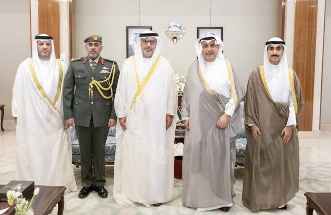 الكويت.. وزير شؤون الديوان الأميري ورئيس ديوان ولي العهد يستقبلان سفير الإمارات لدى البلاد الكويت.. وزير شؤون الديوان الأميري ورئيس ديوان ولي العهد يستقبلان سفير الإمارات لدى البلاد