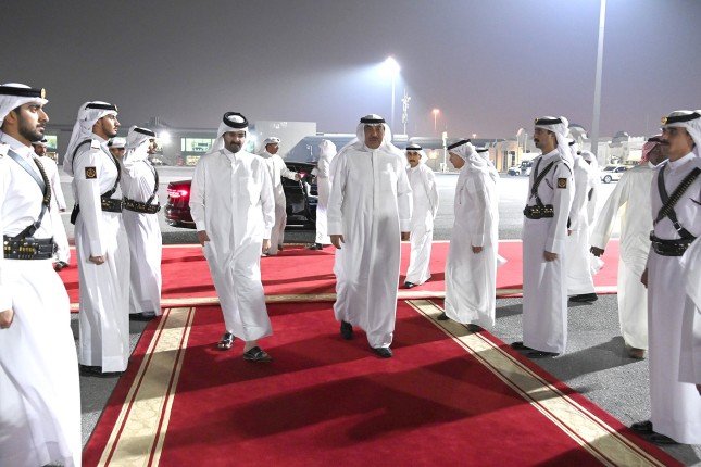 ولي العهد الكويتي يصل إلى دولة قطر في زيارة أخوية ولي العهد الكويتي يصل إلى دولة قطر في زيارة أخوية