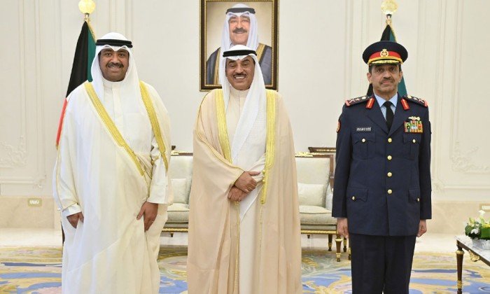 ولي العهد الكويتي يستقبل رئيس الأركان العامة للجيش بمناسبة تعيينه بمنصبه الجديد ولي العهد الكويتي يستقبل رئيس الأركان العامة للجيش بمناسبة تعيينه بمنصبه الجديد