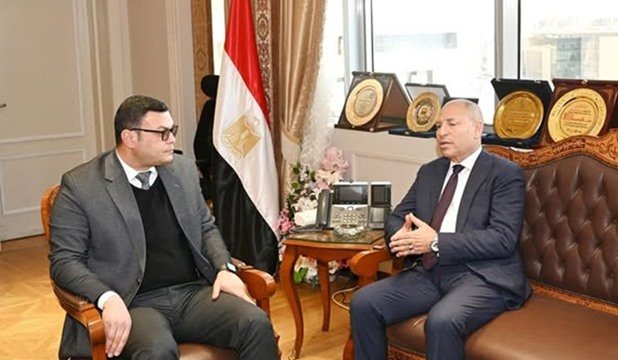 وزير الإسكان يستعرض مع محافظ القاهرة الموقف التنفيذى لعدد من المشروعات وزير الإسكان يستعرض مع محافظ القاهرة الموقف التنفيذى لعدد من المشروعات