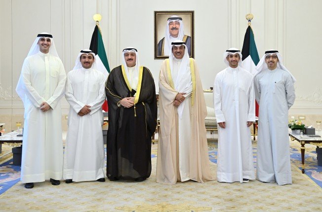 الكويت.. ولي العهد يشيد بالإنجازات الطبية وريادة الكفاءات الوطنية وقدرتها على التميز والإبداع الكويت.. ولي العهد يشيد بالإنجازات الطبية وريادة الكفاءات الوطنية وقدرتها على التميز والإبداع