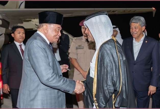 رئيس وزراء ماليزيا يصل الدوحة للمشاركة في القمة العربية الإسلامية الطارئة رئيس وزراء ماليزيا يصل الدوحة للمشاركة في القمة العربية الإسلامية الطارئة