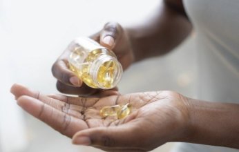 ليس للعظام فقط.. دراسة حديثة تكشف دور فيتامين D في إبطاء شيخوخة الخلايا