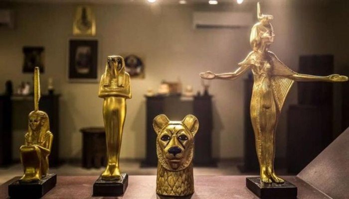بملايين الدولارات.. السلطات الأمريكية تصادر 14 قطعة أثرية مصرية مهربة بملايين الدولارات.. السلطات الأمريكية تصادر 14 قطعة أثرية مصرية مهربة