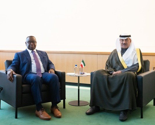 ممثل أمير الكويت "ولي العهد" يلتقي رئيس سيراليون على هامش اجتماعات الدورة الـ80 للجمعية العامة للأمم المتحدة ممثل أمير الكويت "ولي العهد" يلتقي رئيس سيراليون على هامش اجتماعات الدورة الـ80 للجمعية العامة للأمم المتحدة