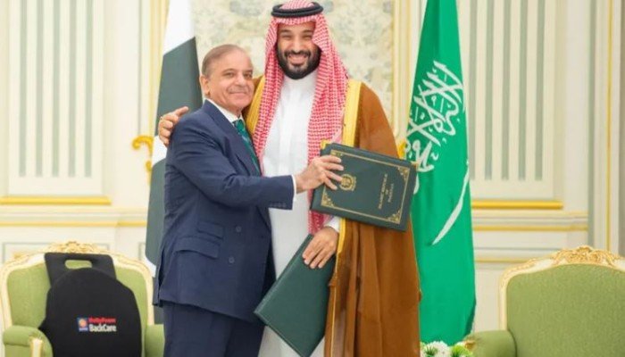 السعودية وباكستان توقعان اتفاقية للدفاع الإستراتيجي المشترك السعودية وباكستان توقعان اتفاقية للدفاع الإستراتيجي المشترك