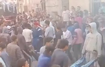 شاهد بالفيديو.. طقوس مثيرة للجدل في احتفالات المولد النبوي بمصر