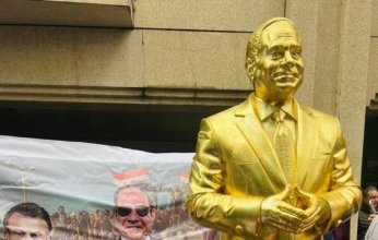 احتفاءً بجهوده الوطنية.. الجالية المصرية في فرنسا تنحت تمثالًا للرئيس السيسي