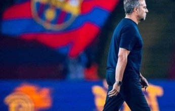 أول تحرك من برشلونة بعد إيقاف مدربه فليك