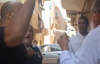 مصر.. حبس المتهمين في «واقعة صفع المسن» بالسويس 4 أيام