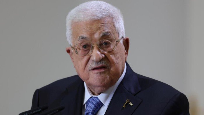 أبو مازن يصدر إعلانا دستوريا يحدد خليفته حال شغور منصب الرئيس أبو مازن يصدر إعلانا دستوريا يحدد خليفته حال شغور منصب الرئيس