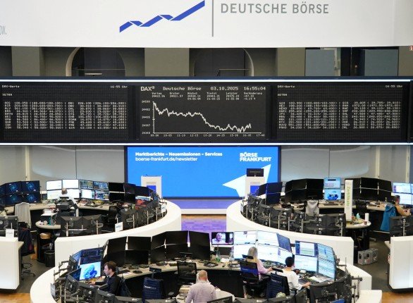 الأسهم الأوروبية تتراجع بضغط من هبوط الأسهم الفرنسية بعد انهيار الحكومة الأسهم الأوروبية تتراجع بضغط من هبوط الأسهم الفرنسية بعد انهيار الحكومة