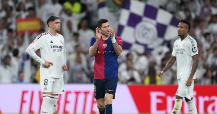 برشلونة يعلن حجم وطبيعة إصابة مهاجمه ليفاندوفسكي قبل الكلاسيكو أمام ريال مدريد برشلونة يعلن حجم وطبيعة إصابة مهاجمه ليفاندوفسكي قبل الكلاسيكو أمام ريال مدريد