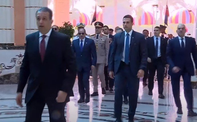 مصر.. الرئيس السيسي يصل مقر احتفال تخرج دفعة جديدة من طلاب أكاديمية الشرطة مصر.. الرئيس السيسي يصل مقر احتفال تخرج دفعة جديدة من طلاب أكاديمية الشرطة