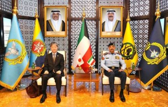 رئيس الأركان العامة للجيش الكويتي يبحث مع سفير اليابان لدى البلاد موضوعات مشتركة