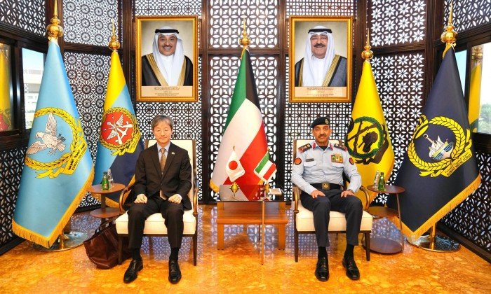 رئيس الأركان العامة للجيش الكويتي يبحث مع سفير اليابان لدى البلاد موضوعات مشتركة رئيس الأركان العامة للجيش الكويتي يبحث مع سفير اليابان لدى البلاد موضوعات مشتركة