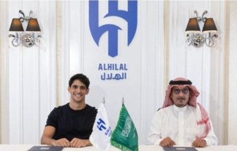 الهلال السعودي يجدد عقد حارسه ياسين بونو