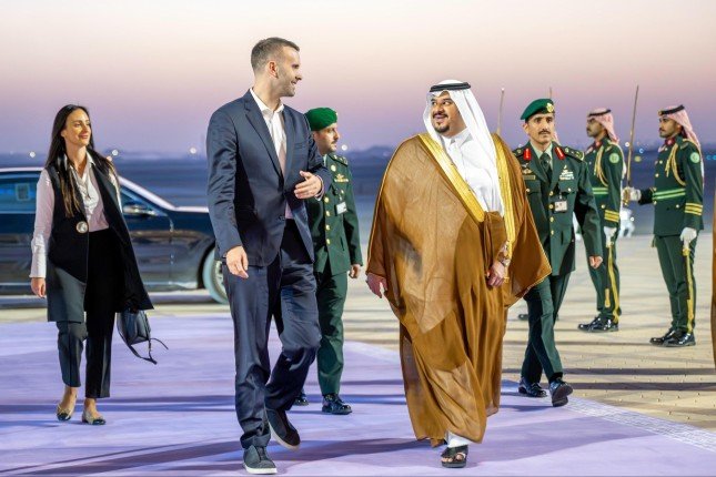 رئيس وزراء جمهورية الجبل الأسود يصل إلى السعودية رئيس وزراء جمهورية الجبل الأسود يصل إلى السعودية