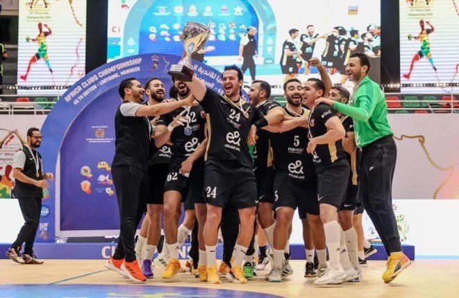 للمرة الثالثة على التوالي.. الأهلي يتوّج بلقب بطولة إفريقيا للأندية للمرة الثالثة على التوالي.. الأهلي يتوّج بلقب بطولة إفريقيا للأندية