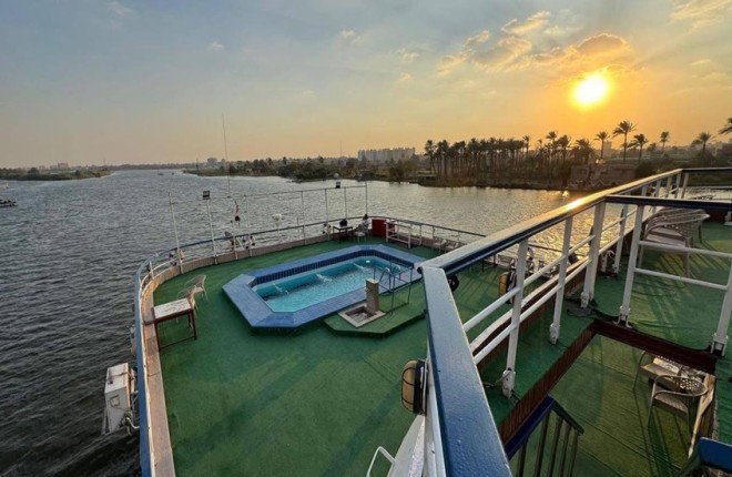 مصر.. اصطدام باخرة سياحية بكوبري في أسوان يؤدي لانهيار جزئي دون إصابات مصر.. اصطدام باخرة سياحية بكوبري في أسوان يؤدي لانهيار جزئي دون إصابات