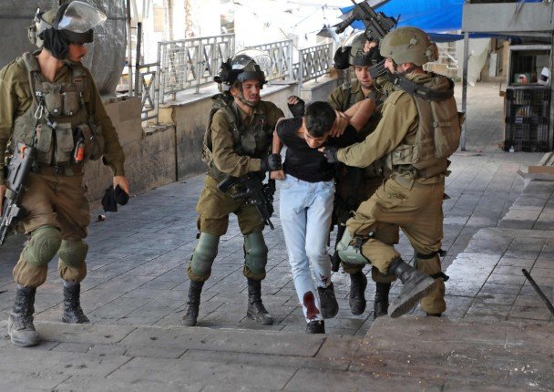 قوات الاحتلال الإسرائيلي تعتقل 40 فلسطينيا في الضفة الغربية المحتلة قوات الاحتلال الإسرائيلي تعتقل 40 فلسطينيا في الضفة الغربية المحتلة