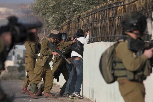قوات الاحتلال تعتقل 7 فلسطينيين في سلسلة اقتحامات بالضفة الغربية المحتلة قوات الاحتلال تعتقل 7 فلسطينيين في سلسلة اقتحامات بالضفة الغربية المحتلة