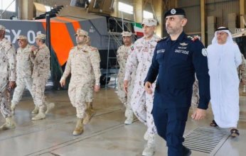 نائب رئيس الأركان الكويتي ونظيره الإماراتي يقومان بزيارة إلى قاعدة صباح الأحمد لخفر السواحل